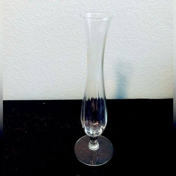 Elegant Crystal Glass Bud Vase - Picture 1 of 1